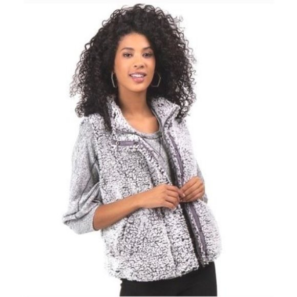 Harper Heritage Jackets & Blazers - Harper Heritage Francesca's MARISSA Sherpa Vest size M 905